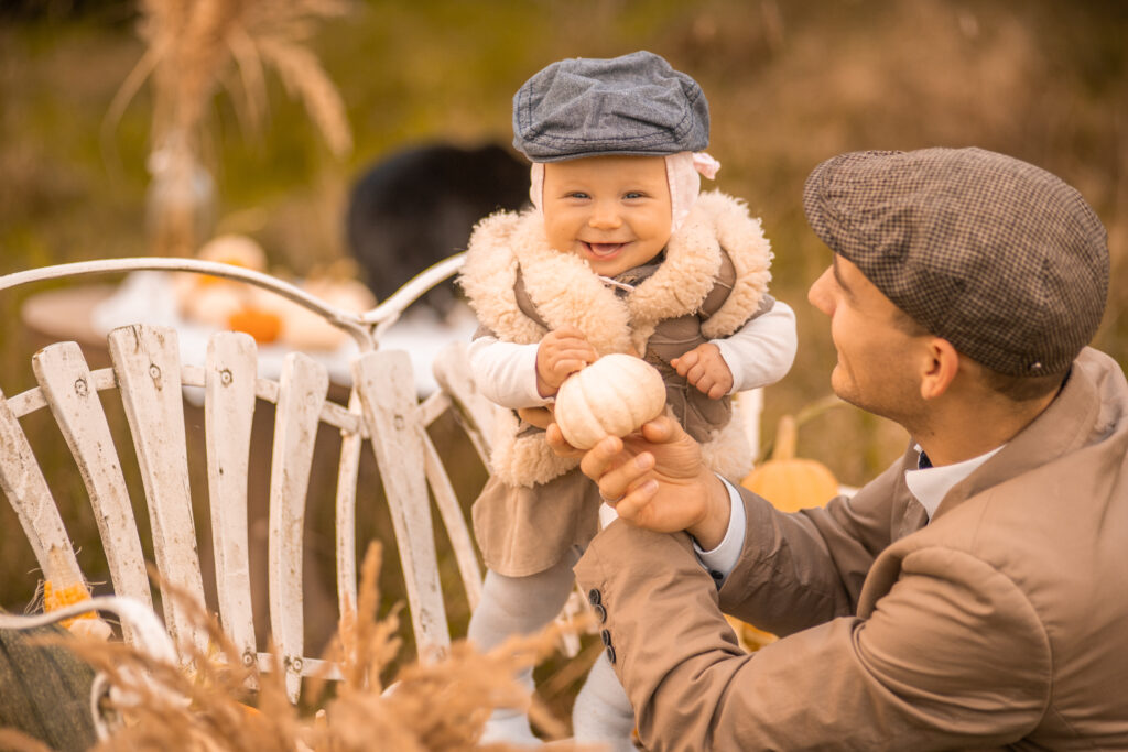 Baby lacht mit Papa